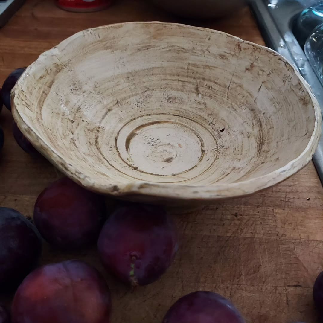 Ceramic serving/fruit bowl